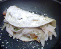 Panqueca de blanquet de peru e queijo cheddar