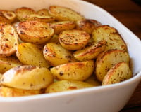 Minhas batatas assadas ficaram muito mais crocantes depois que passei a usar este ingrediente: agora só faço assim