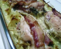 Filé de frango recheado com molho de requeijão com espinafre