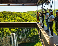 Você teria coragem de caminhar suspenso a mais de 170 metros de altura em um cartão-postal da Serra Gaúcha?