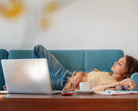 Dormir logo depois do café? O "coffee nap" é uma forma deliciosa de melhorar o seu dia