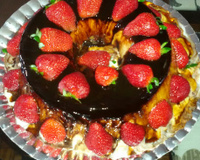 Sorvete de creme com cobertura de chocolate