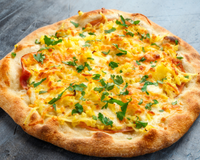 Sem glúten e deliciosa: essa pizza com massa de batata é tão crocante que você não vai acreditar que não leva farinha