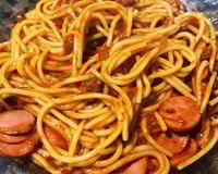 O suculento macarrão com salsicha