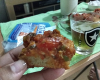 Pizza de massa de pão de sardinha