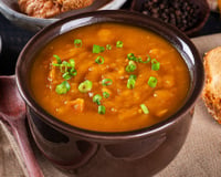 Todo mundo pede a receita desse caldo de abóbora e frango irresistível e eu falo que aprendi no TudoGostoso