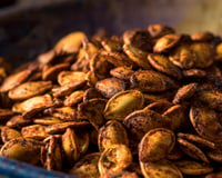 Antes de jogar as sementes de abóbora fora, veja no TudoGostoso como prepará-las na airfryer