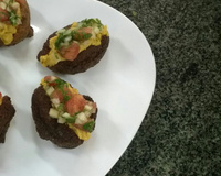 Panqueca com recheio de carne moída e mussarela