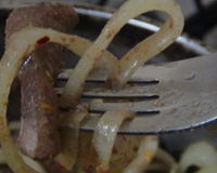 Iscas de fígado aceboladas