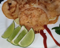 Carpaccio de salmão ao molho de alho com catupiri