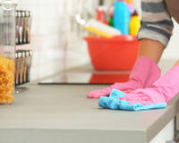 Como higienizar mesa e bancada da cozinha contra vírus e bactérias
