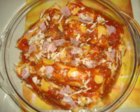 Panquecas com recheio de carne moída e acelga ao molho de tomate