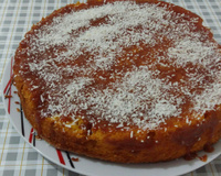 Bolo de cenoura com cobertura de caramelo