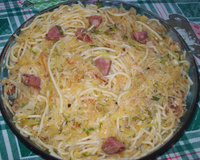 Macarrão com calabresa, bacon e repolho
