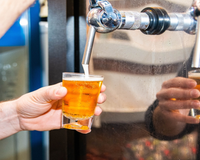 No calor, essa chopeira nova com 50% OFF vai deixar sua bebida trincando em minutos