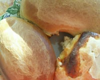 Pão de batata recheado com requeijão