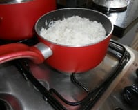 Arroz branco ao alho e óleo