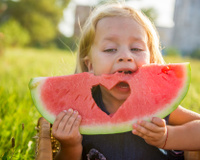 Como incentivar os pequenos a comerem frutas