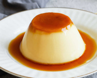 Tudo que você precisa para fazer pudim é um copo e a panela de pressão: aprenda esse preparo diferente do doce!