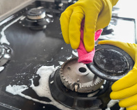 7 usos do vinagre de álcool na limpeza da casa que vão te surpreender (o segundo você nunca imaginou!)