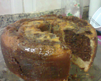 Bolo mesclado de coco e chocolate