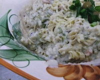 Macarrão com brócolis e creme branco