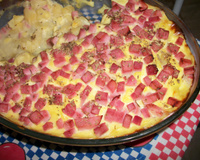 Batata gratinada com molho de queijo e presunto