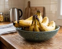 Este truque simples pode ajudar a acabar com as moscas perto das bananas: TudoGostoso ensina o que fazer antes de colocá-las na fruteira e como combinar vinagre de maçã e detergente