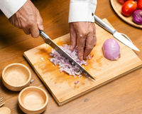 Pouca gente conhece esse truque barato e prático que chefs usam com a faca, mas o TudoGostoso revela como funciona