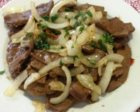 Fígado de gado acebolado