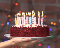 De onde vem a tradição de comemorar com bolos?