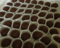Brigadeiro Gourmet: Nozes, Meio amargo, tradicional, amendoim (paçoquita) e amêndoa
