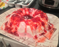 Pudim de iogurte com calda de morango