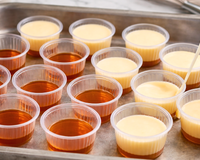 Sempre tenho na geladeira: pudim de copinho que derrete na boca, não leva ovo e é muito fácil de fazer