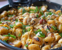 Nhoque frito? Essa receita fácil é perfeita para servir no jantar, finalize com um molho bem cremoso