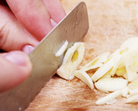 Dicas infalíveis de dona de casa: como cozinhar o alho corretamente e não fazer errado como a maioria!