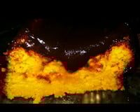 Bolo de cenoura com calda de chocolate