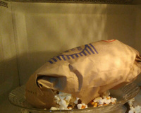 Pipoca sem óleo feita no micro-ondas