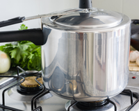 O que você precisa saber antes de comprar uma panela de pressão pela internet?