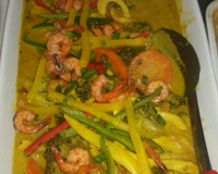 Anéis de lula com camarão ao curry