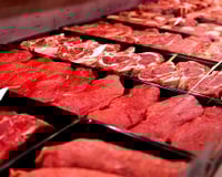 Carne magra sob análise: um estudo reabre o debate sobre seu impacto na prevenção da demência em idosos