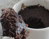 “Brownie” de caneca sem fermento e sem ovo