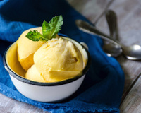 Sorvete caseiro de maracujá sem emulsificante, supercremoso e com apenas 4 ingredientes: receita simples para se refrescar quando quiser