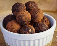 Minha vizinha me ensinou como fazer deliciosas trufas de aveia em menos de 25 minutos e com apenas 6 ingredientes