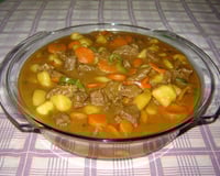 Carne ao curry com batatas e cenoura