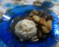 Carne ao curry com batatas e cenoura