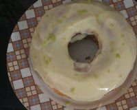 Bolinho de limão com cobertura de leite condensado