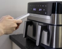 Mais modernidade na cozinha! Air fryer WAP com painel digital e 12 funções está com 49% de desconto