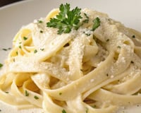 Macarrão cremoso sem precisar de creme de leite: TudoGostoso ensina que só precisa de uma colher deste ingrediente um molho avelulado e encorpado
