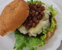 Hambúrguer com geleia de bacon